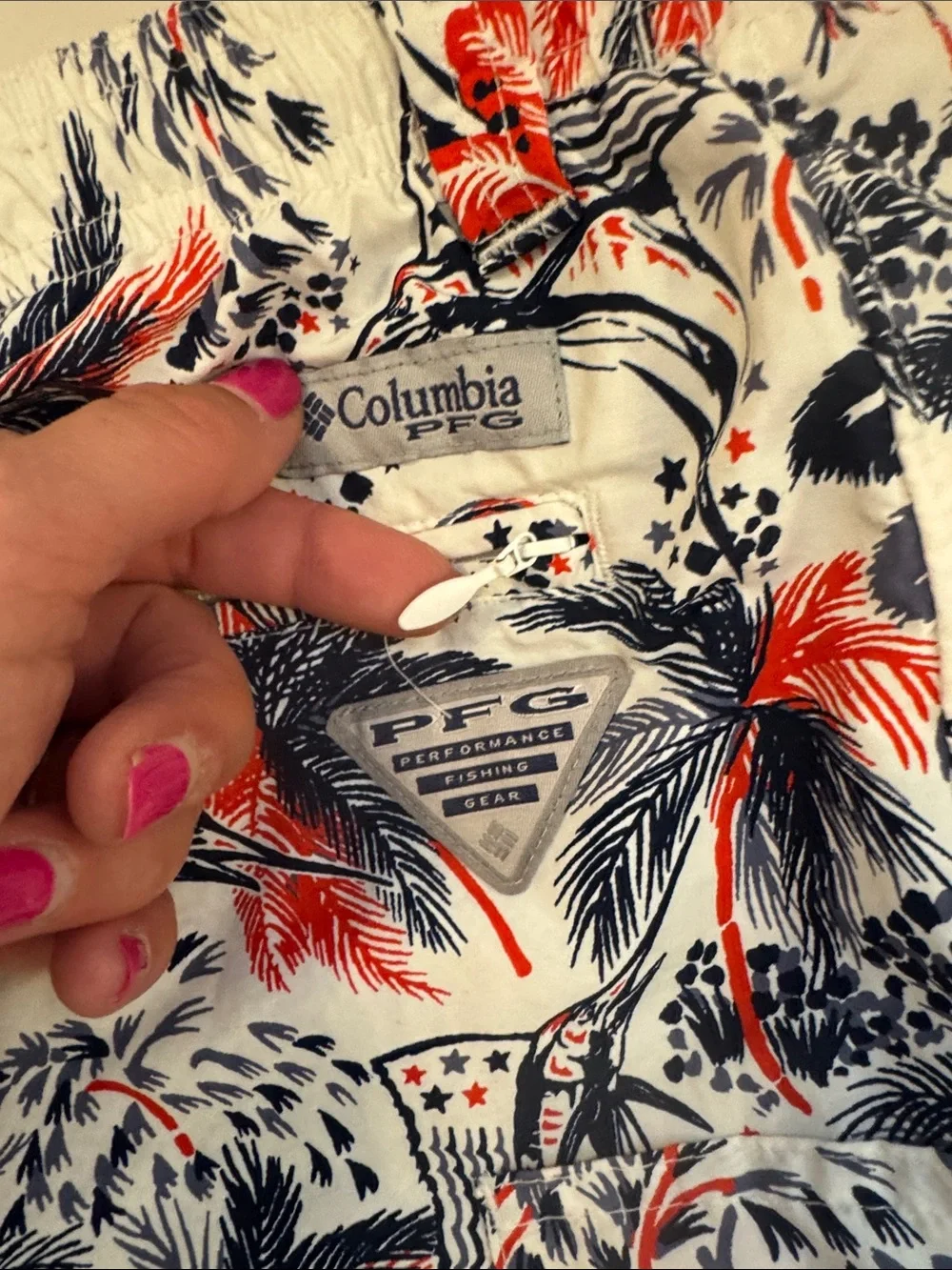 Men’s Sz Large Columbia Swim Shorts w/ pockets and back zip pocket.